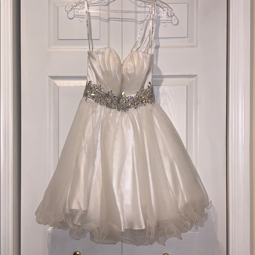 RUFFLED SHORT STRAPLESS DRESS